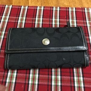 Coach black wallet in great condition.